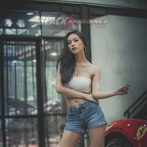 Giska Krystal, Model Cantik Nan Eksotis Ini Juga Pecinta Alam