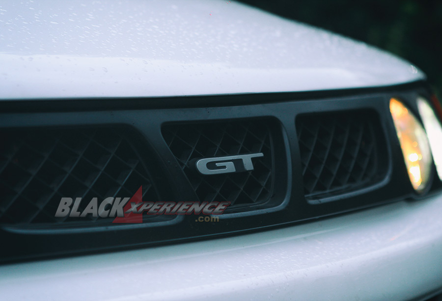 Emblem GT pada Grille
