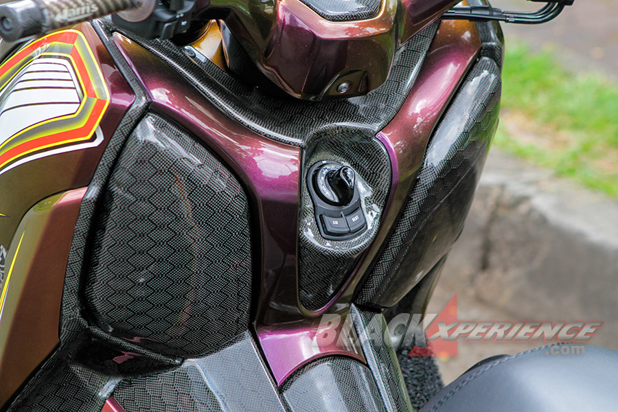 Modifikasi Yamaha X-Max 2017, Tampil Elegan dengan Corak Grafis dan Warna Bunglon