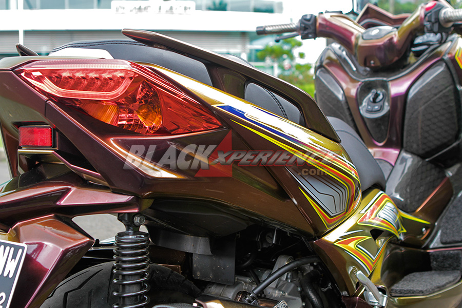 Modifikasi Yamaha X-Max 2017, Tampil Elegan dengan Corak Grafis dan Warna Bunglon