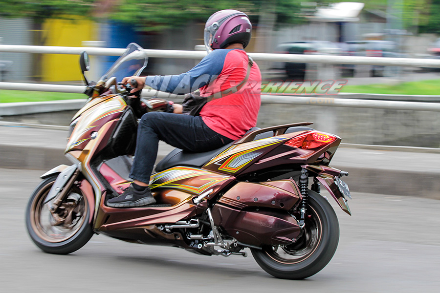 Modifikasi Yamaha X-Max 2017, Tampil Elegan dengan Corak Grafis dan Warna Bunglon