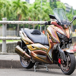 Modifikasi Yamaha X-Max 2017, Tampil Elegan dengan Corak Grafis dan Warna Bunglon