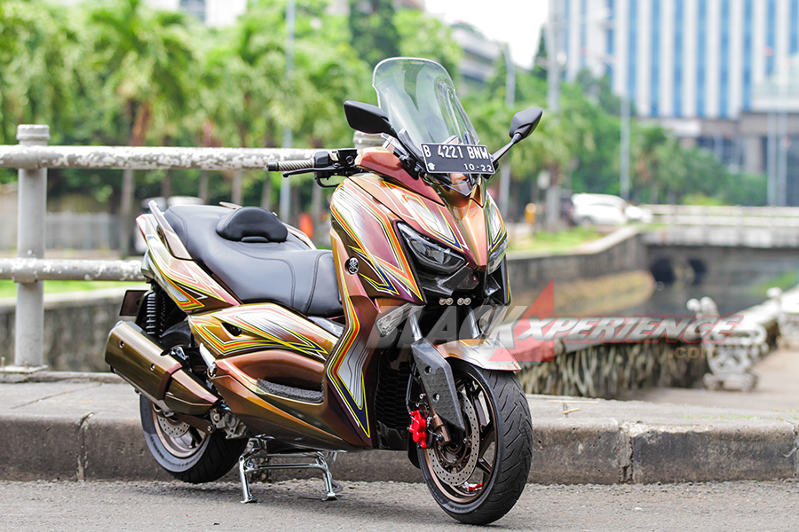 Modifikasi Yamaha X-Max 2017, Tampil Elegan dengan Corak Grafis dan Warna Bunglon