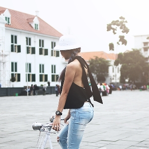 Wisata Keliling Kota Tua dengan Velent Cathleen