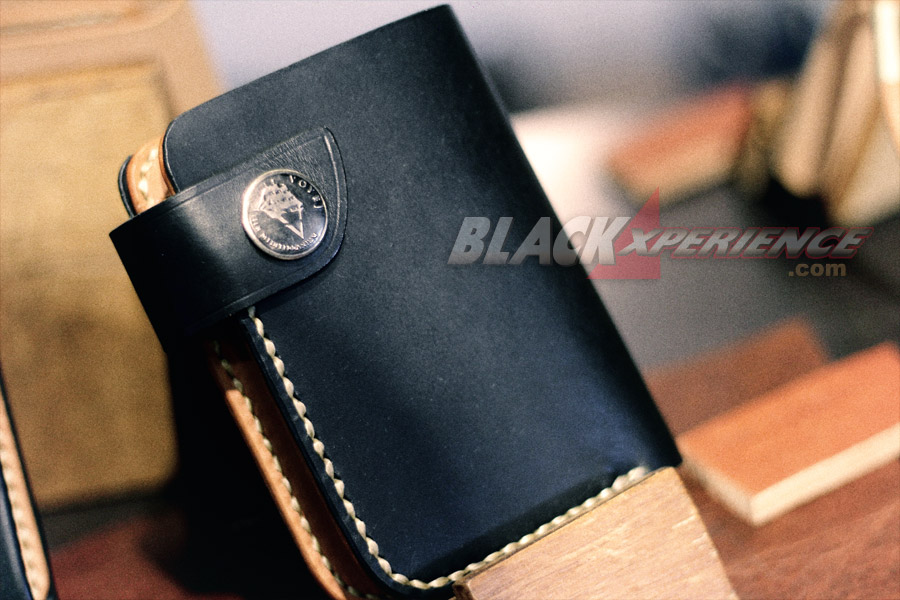 Dompet Hitam dengan Gaya Gothic