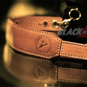 Strap Kamera Salah Satu Produk Favorit