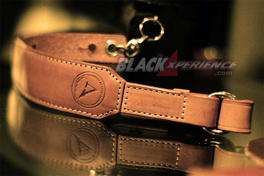 Strap Kamera Salah Satu Produk Favorit