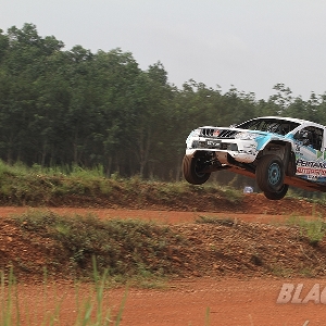 Rifat Sungkar: Harumkan Nama Indonesia Lewat Balap Rally