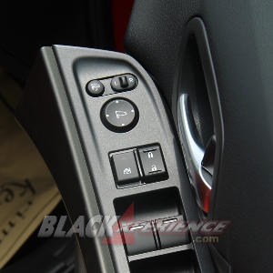 Fitur power window, auto lock dan pengatur spion