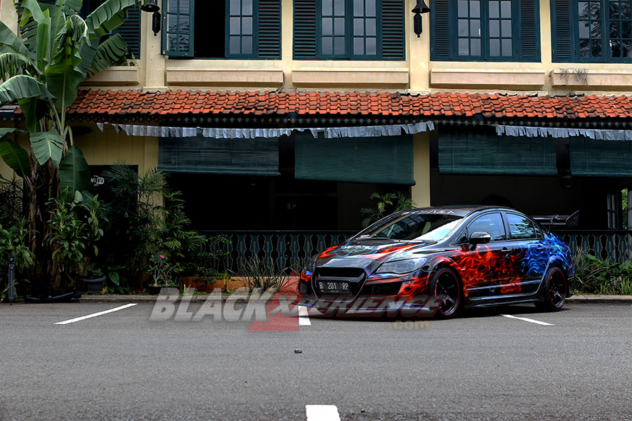 Tampak samping kanan Honda Civic FD