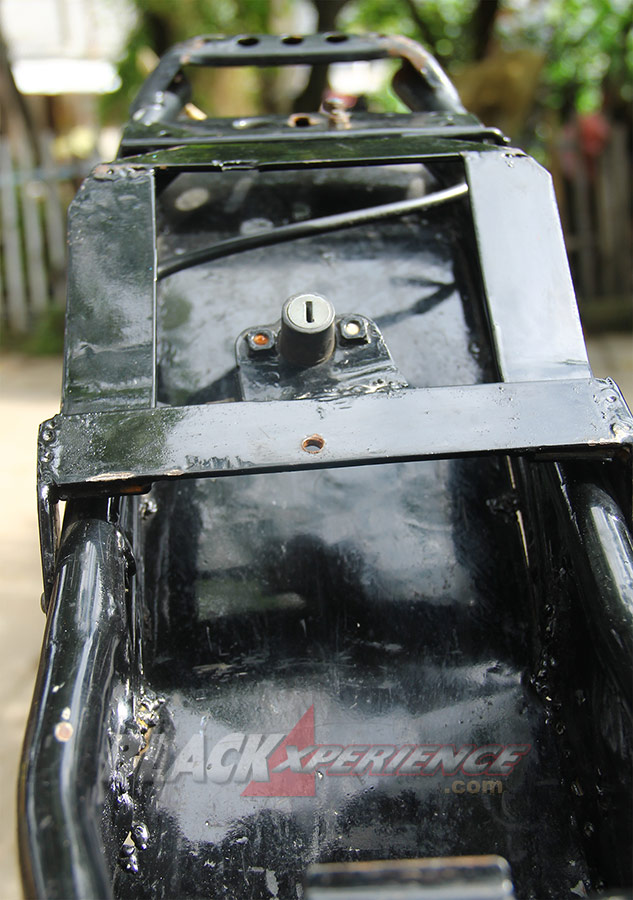 Bentuk rangka custom Yamaha Scorpio street fighter
