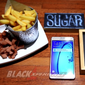 Samsung Galaxy On 7, Layar Lebar Performa Standar