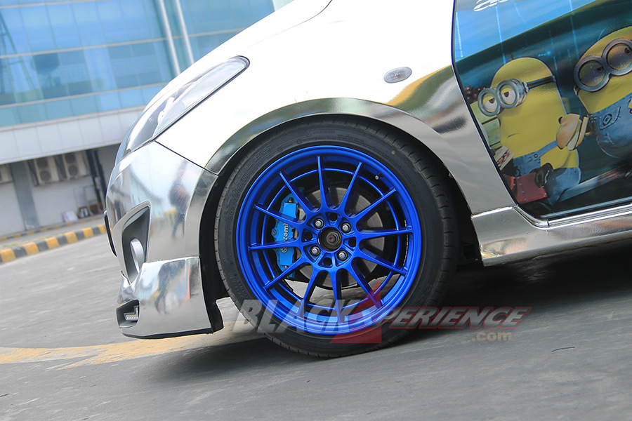 Velg depan Enkei NT03 R17