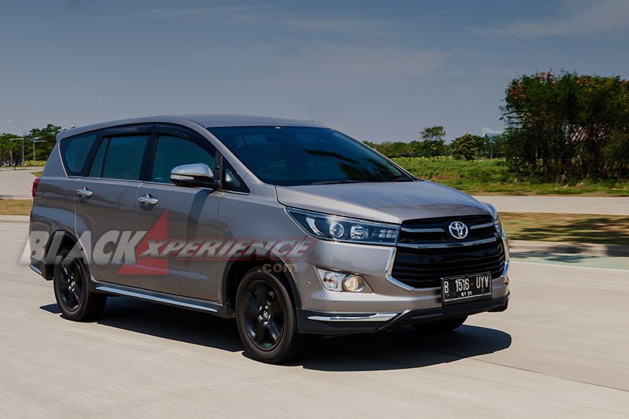 Toyota Kijang Innova Venturer