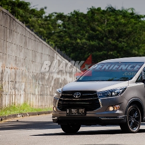 Toyota Kijang Innova Venturer