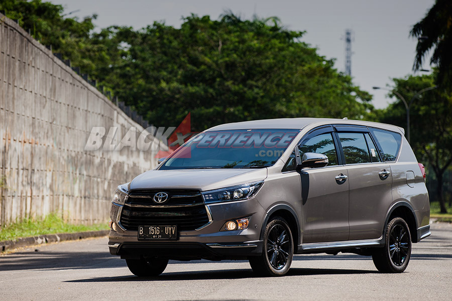 Toyota Kijang Innova Venturer