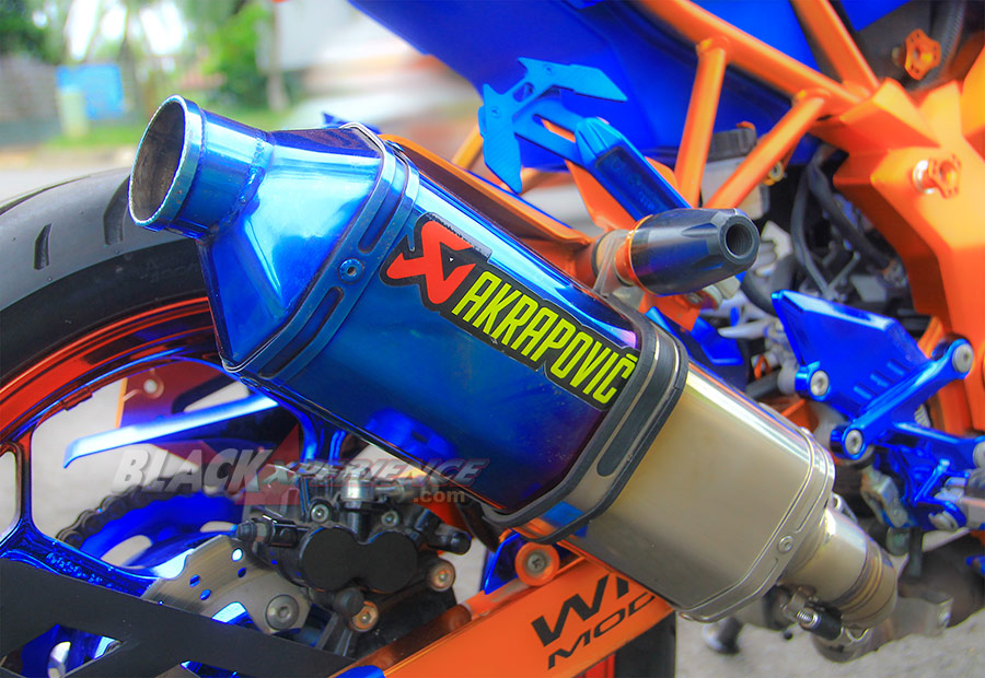 Knalpot Akrapovic blue