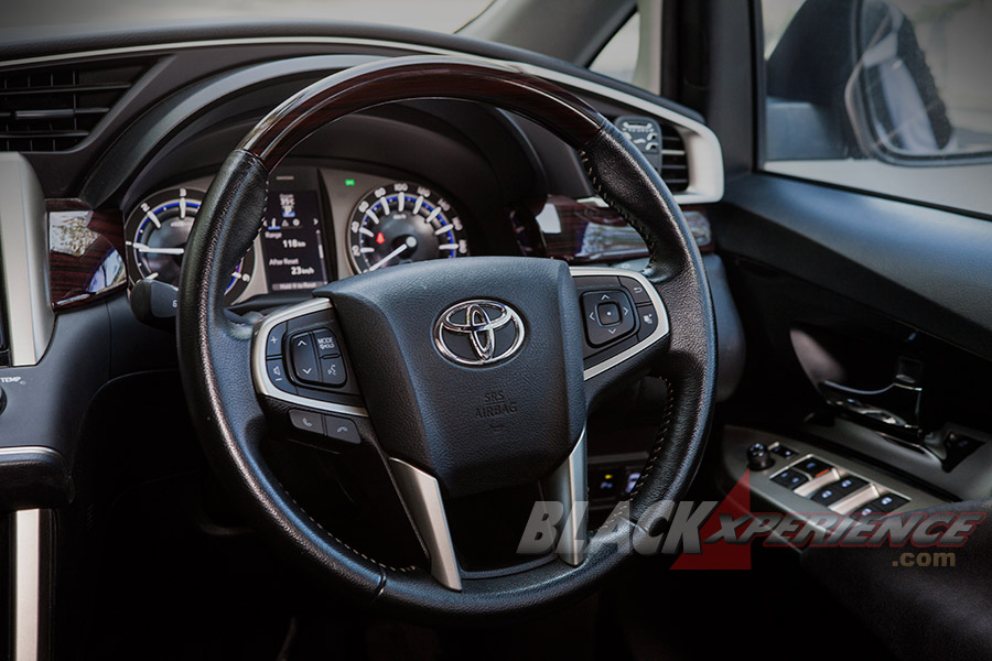Toyota Kijang Innova Venturer