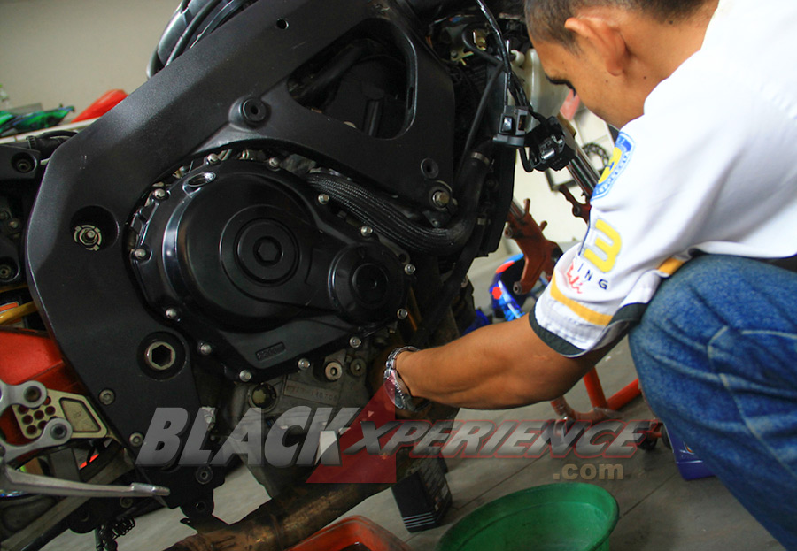 Proses pengecekan kondisi motor di tahap awal