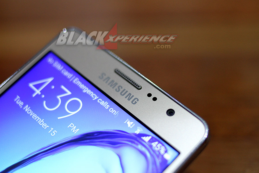 Samsung Galaxy On 7, Layar Lebar Performa Standar