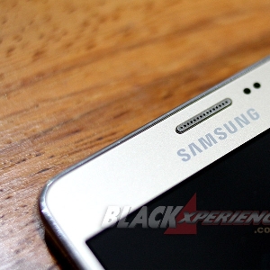 Samsung Galaxy On 7, Layar Lebar Performa Standar