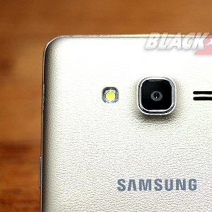 Samsung Galaxy On 7, Layar Lebar Performa Standar