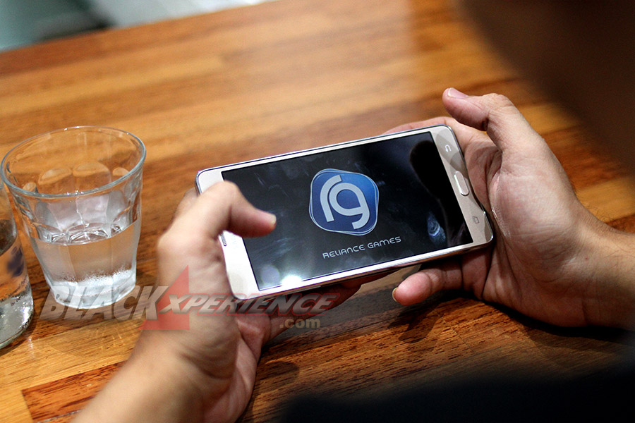 Samsung Galaxy On 7, Layar Lebar Performa Standar