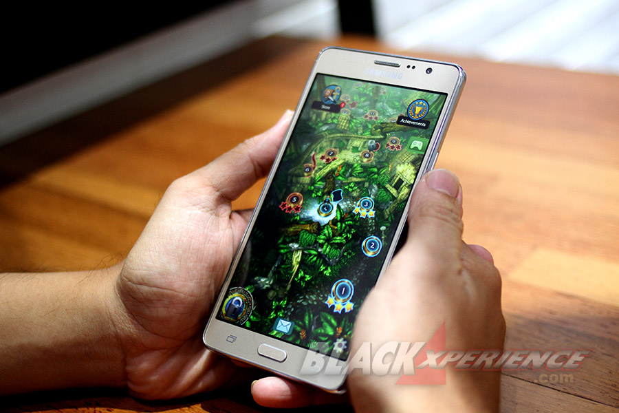 Samsung Galaxy On 7, Layar Lebar Performa Standar