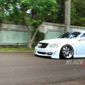 Modifikasi Toyota Crown Too Damn Low