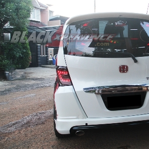 Bagian belakang Honda Freed tematik Iron Man