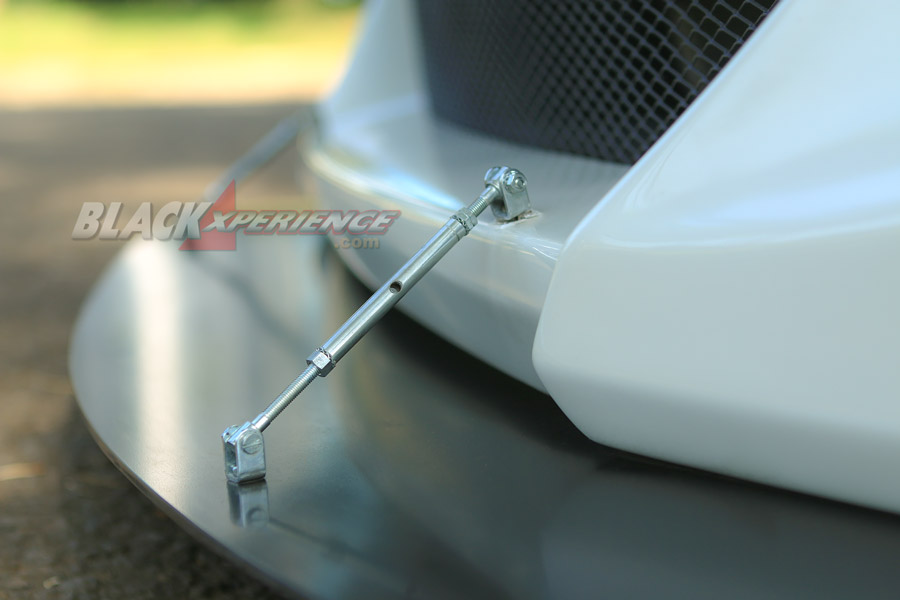 Bracket spoiler lip