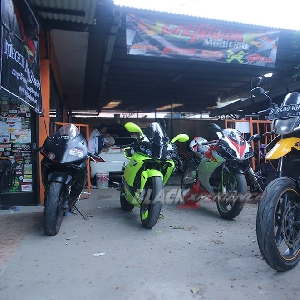 Jajaran motor-motor MIG dengan Megelli250 supermoto