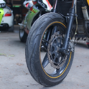 Roda depan asli Megelli250 supermoto bakal dipreteli