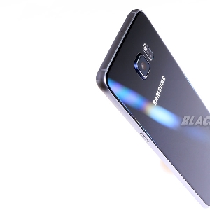 Samsung Galaxy S6 Edge+,  Phablet Cantik Performa Menarik