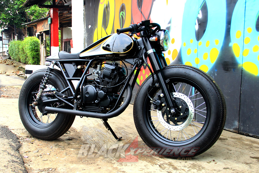 Tampak samping kanan Cafe Racer