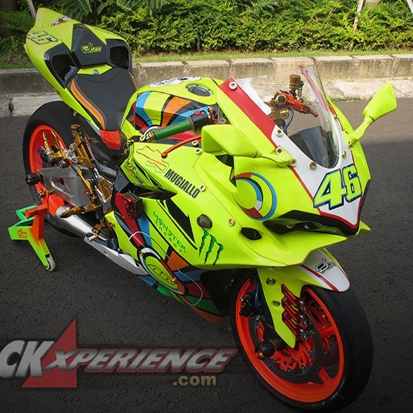 Kawasaki Ninja 250R Berbaju Ducati Panigale