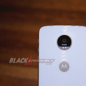 Review Perbandingan Moto Z dan Moto Z Play