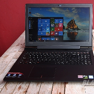 Lenovo Ideapad 700 dengan DVD RW external