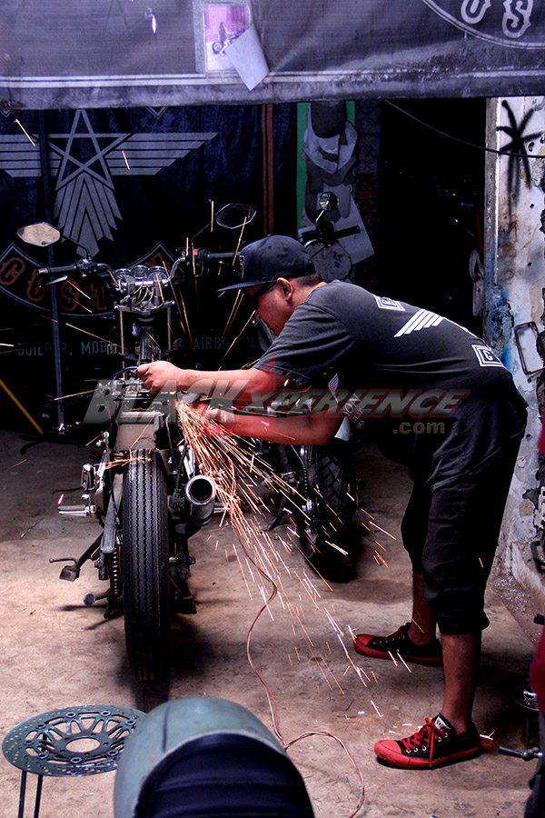 Modifikasi Yamaha Scorpio: Old School Chopper