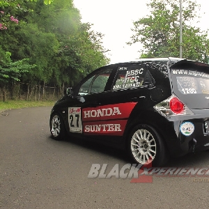 Modifikasi Honda Brio tampak samping kiri