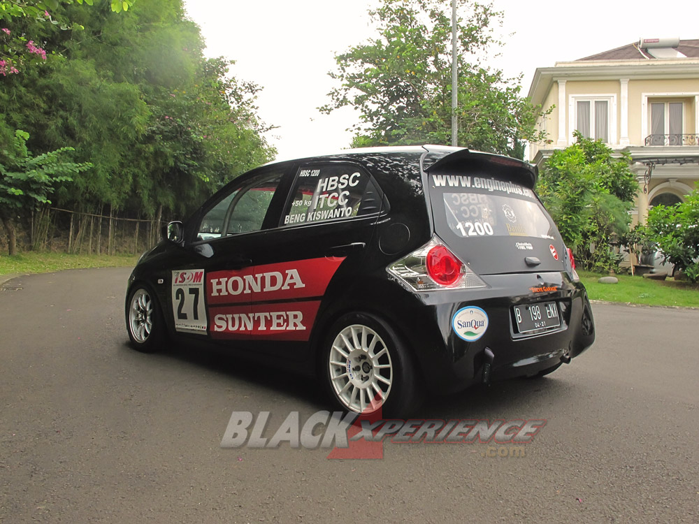 Modifikasi Honda Brio tampak samping kiri