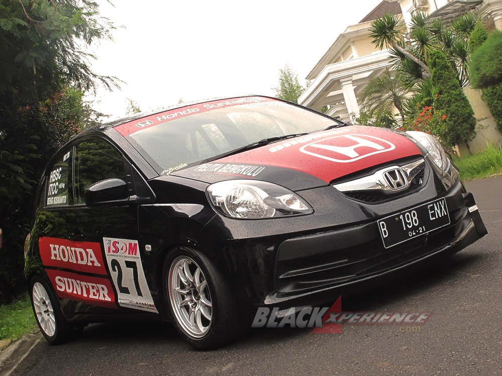 Honda Brio Kental dengan aura balap