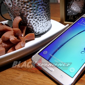 Samsung Galaxy On 7, Layar Lebar Performa Standar