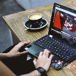 Hiburan dan Kerja Seru di Notebook Multimode Lenovo&nbsp;Yoga&nbsp;700