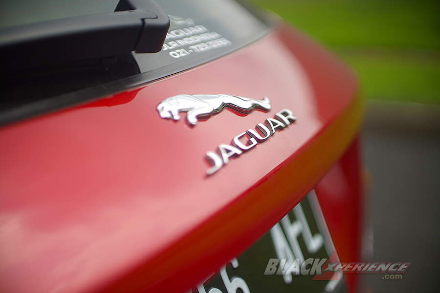 Jaguar F-Pace - SUV dengan DNA Sports Car