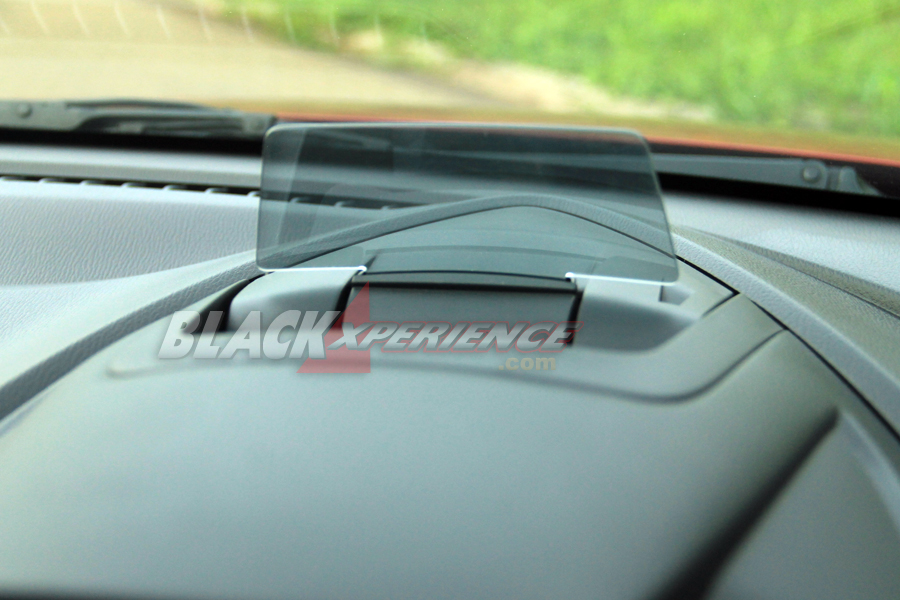 Headup Display di Mazda2