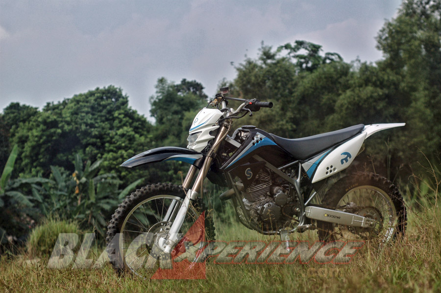 Modifikasi Trail Custom nan Kekar dan Elegan, Berbasis Scorpio 250 cc