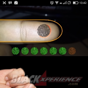 Panel Fingerprint AppLock akan berubah hijau jika pemindaian selesai