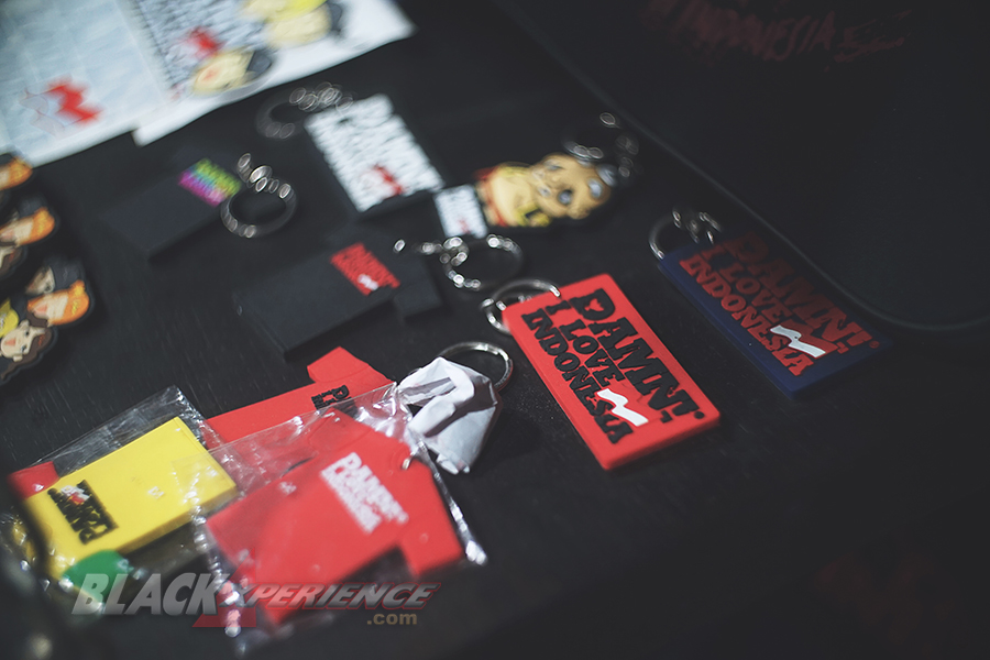 Produk gantungan kunci dari Damn! I Love Indonesia