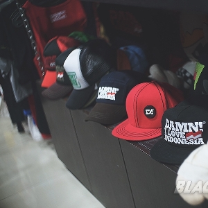 Produk topi dan snapback dari Damn! I Love Indonesia